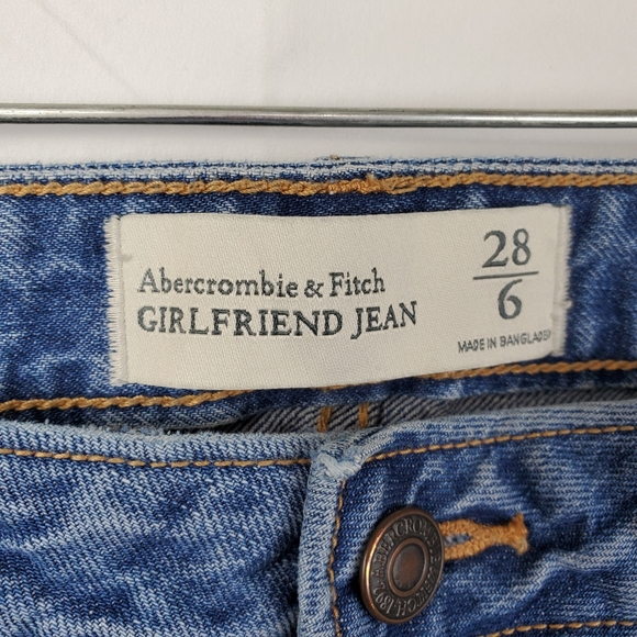 Abercrombie & Fitch Embroidered Girlfriend Jean - Picture 7 of 8